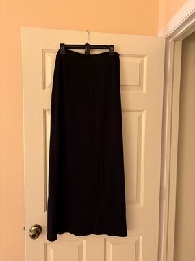Jones New York Black Maxi Skirt with Flowing Silhouette